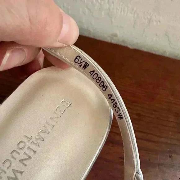 Benjamin Walks Touch Ups Women's Amara Heeled Sandal Silver Size 6.5 New - Picture 10 of 11